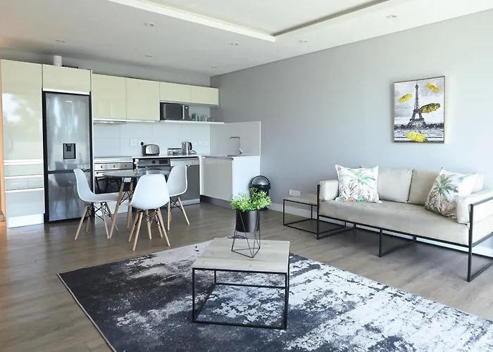 Modern One Bedroom In The Warwick