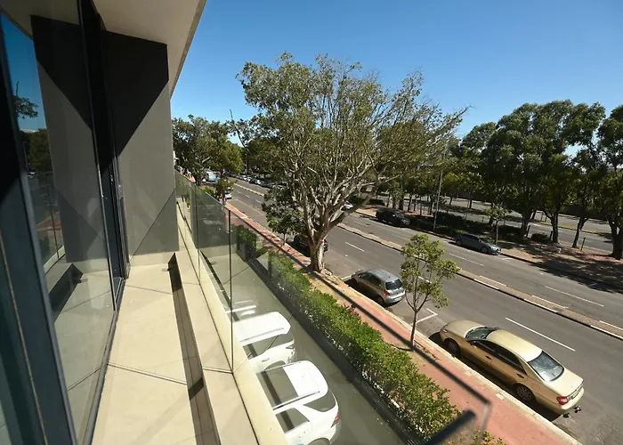 Modern One Bedroom In The Warwick