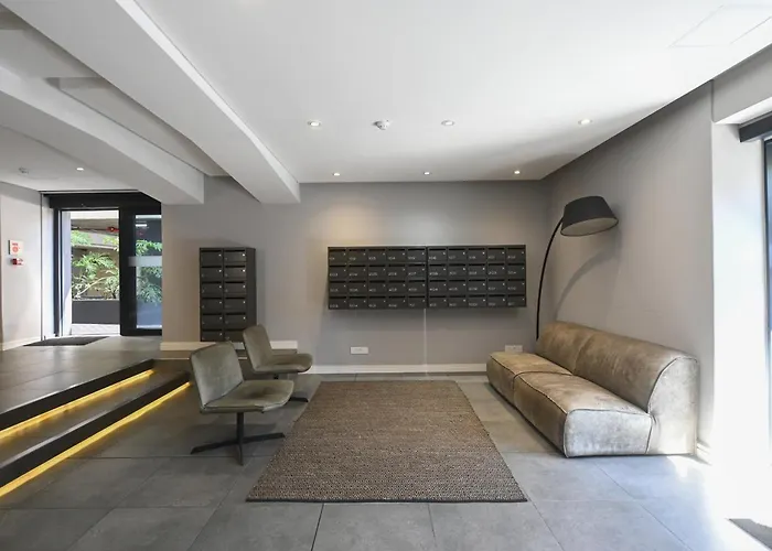 Modern One Bedroom In The Warwick