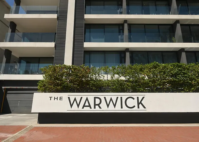 Modern One Bedroom In The Warwick