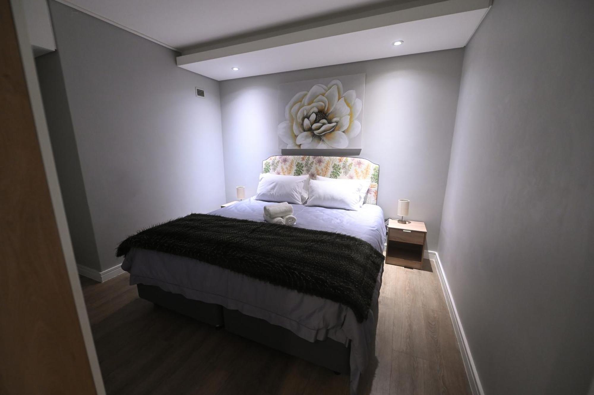 Modern One Bedroom In The Warwick Apartment *