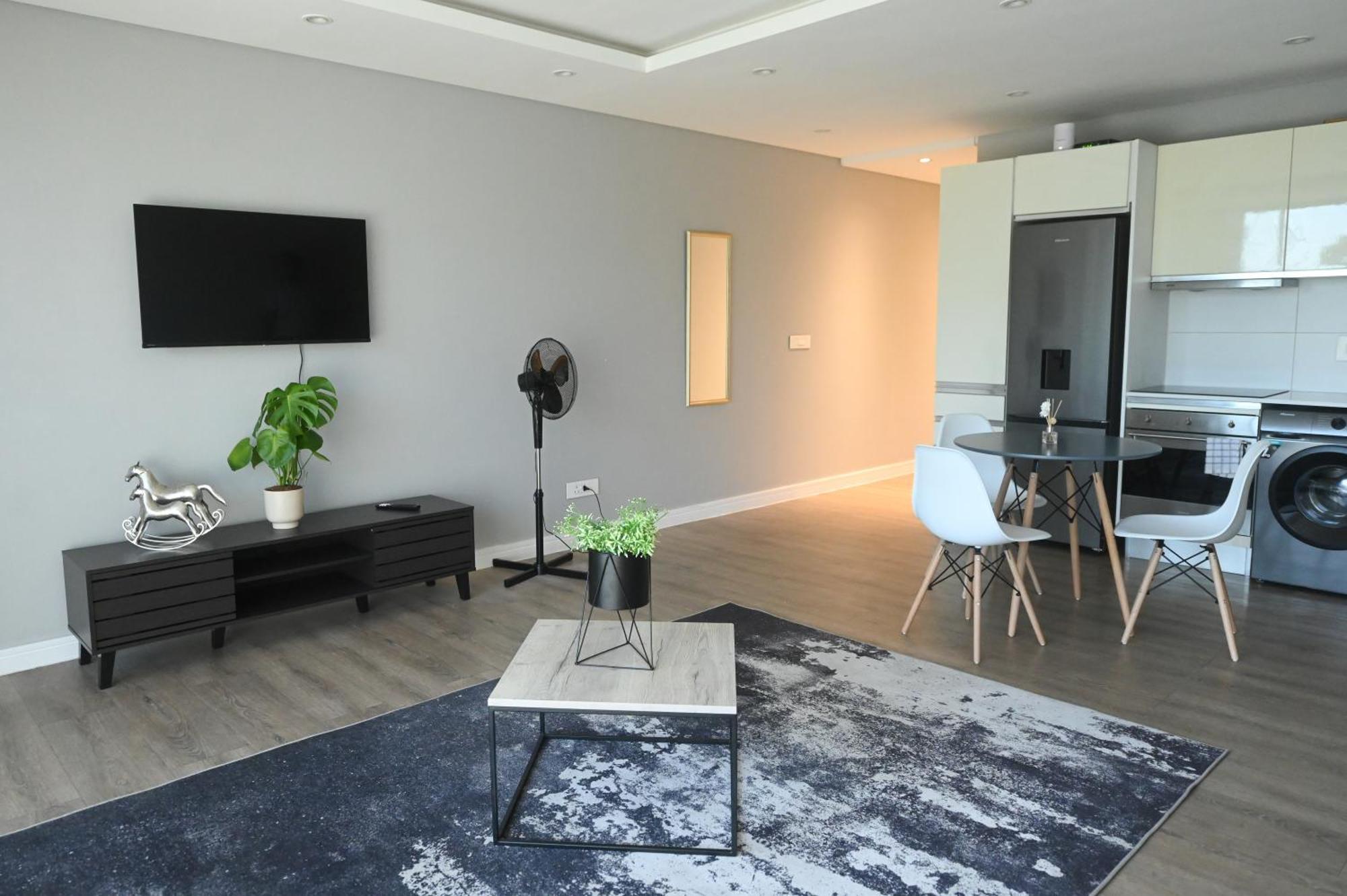 Modern One Bedroom In The Warwick * Cape Town