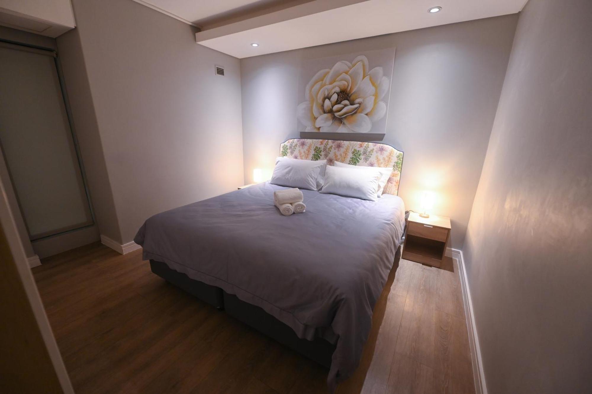 Modern One Bedroom In The Warwick * Cape Town