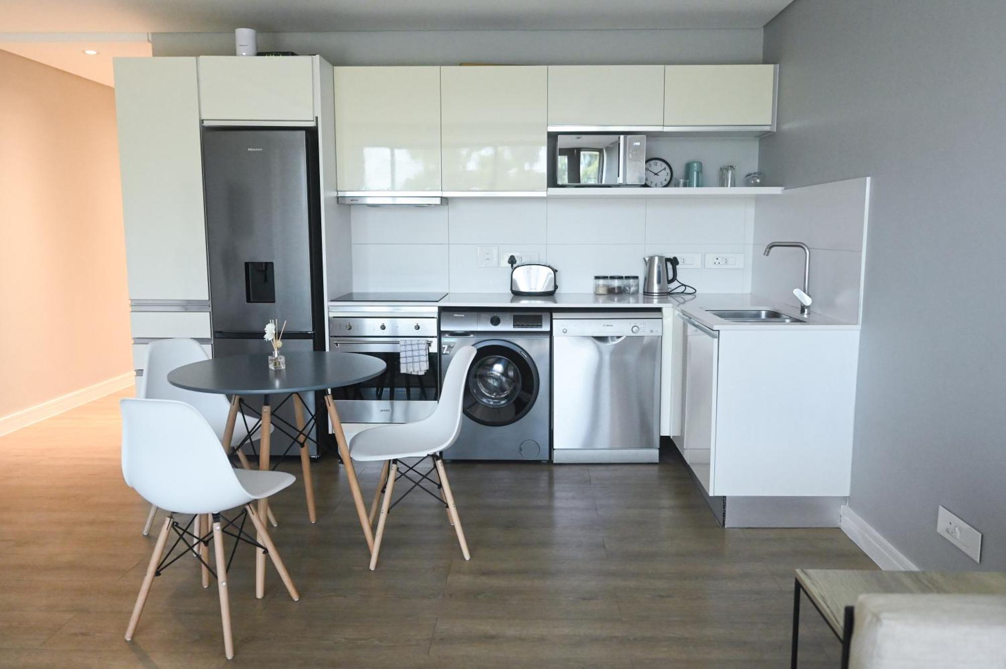 Apartment Modern One Bedroom In The Warwick Cape Town